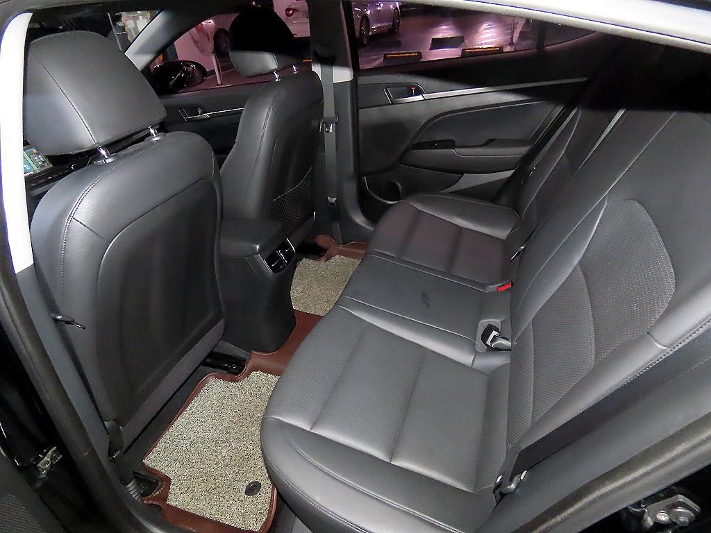 HYUNDAI Avante - Vista 7