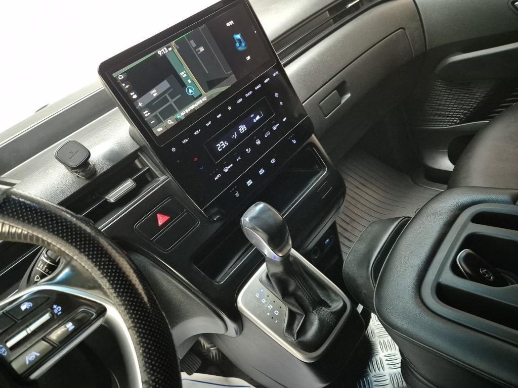 HYUNDAI Staria - Vista 10