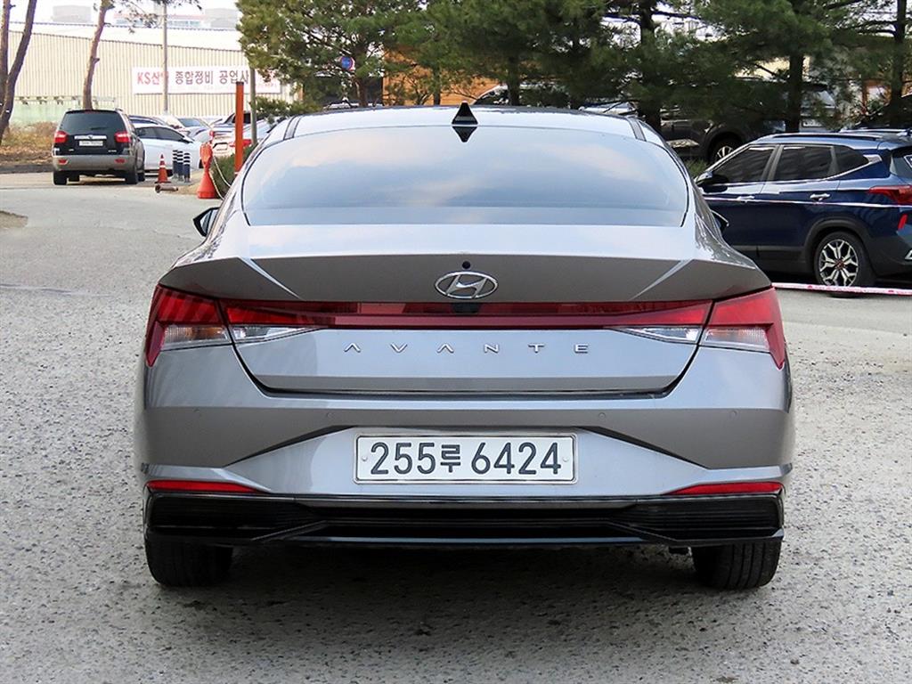 HYUNDAI Avante - Vista 4