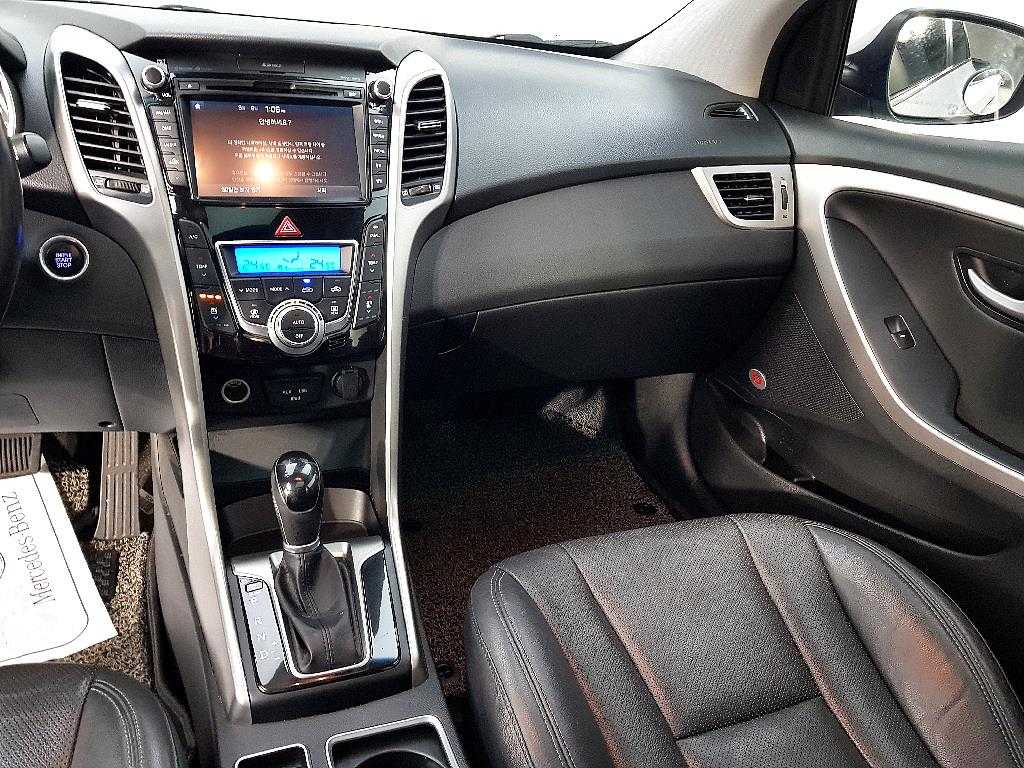 HYUNDAI i30 - Vista 10