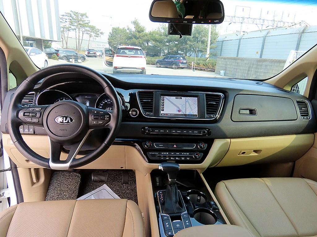 KIA Carnival - Vista 8
