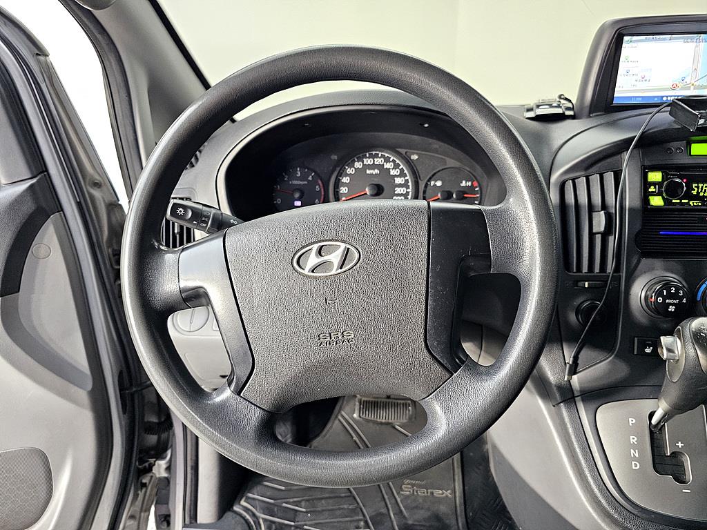 HYUNDAI Starex - Vista 11