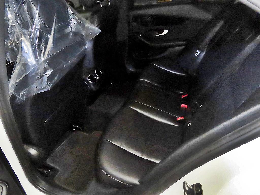 Mercedes Benz C Class - Vista 7