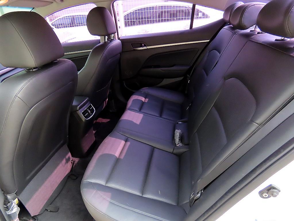 HYUNDAI Avante - Vista 6