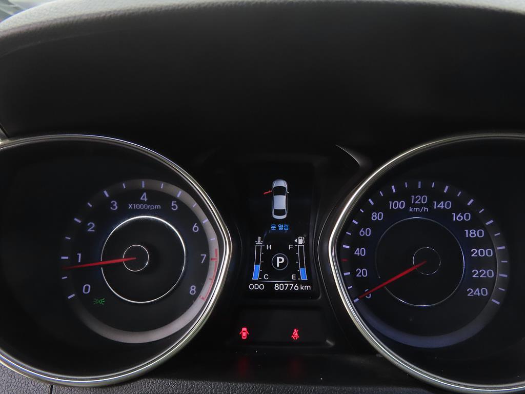 HYUNDAI Avante - Vista 9