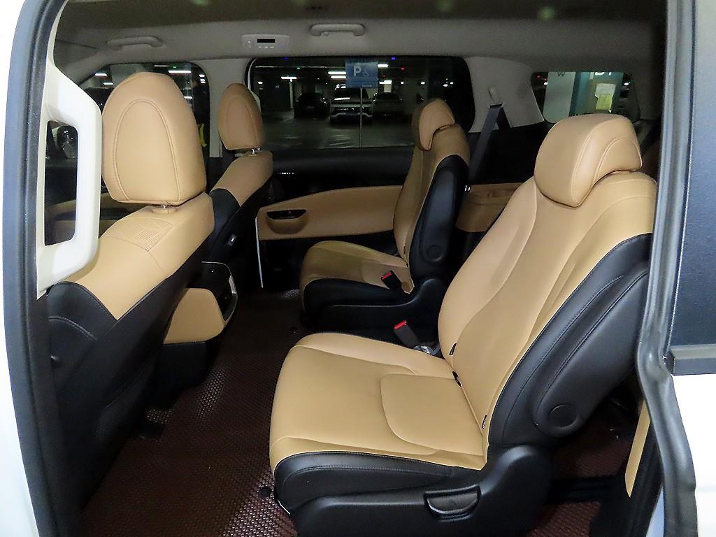 KIA Carnival - Vista 7