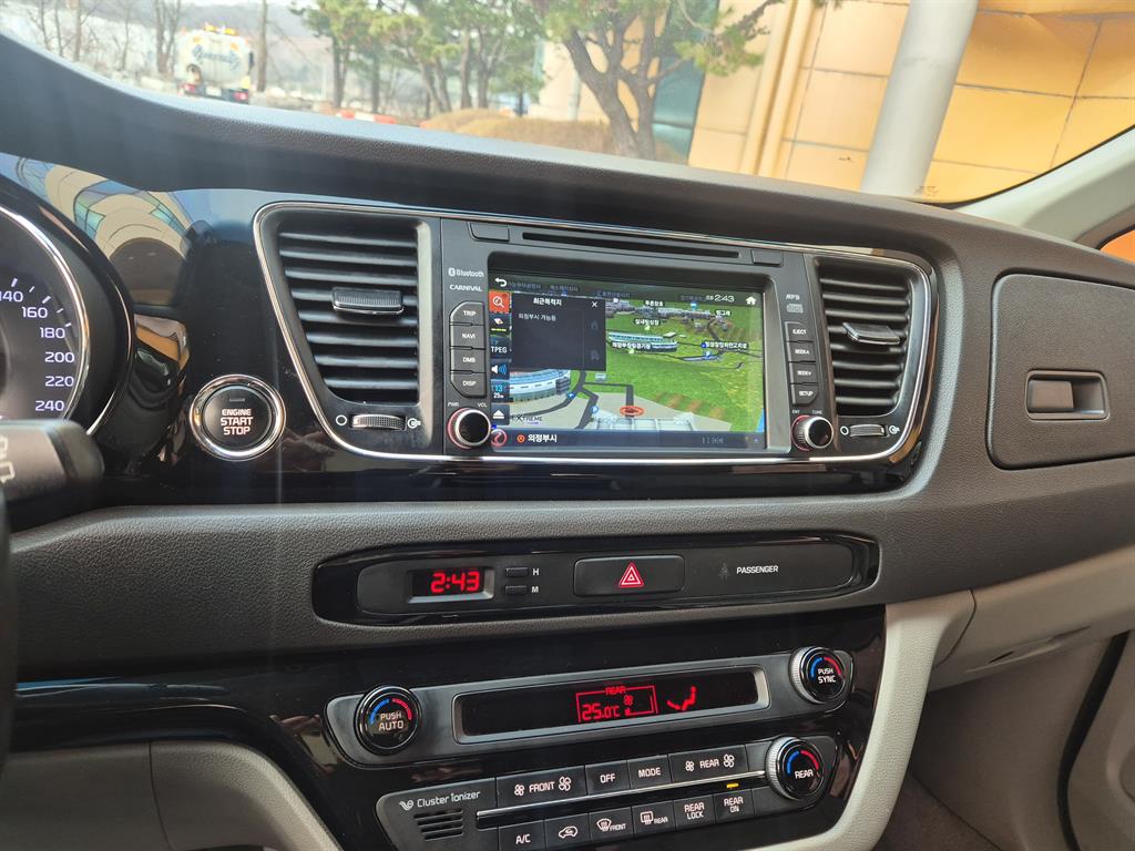 KIA Carnival - Vista 9