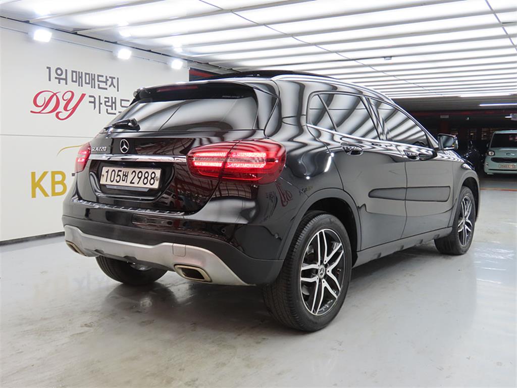 Mercedes Benz GLA Class - Vista 4