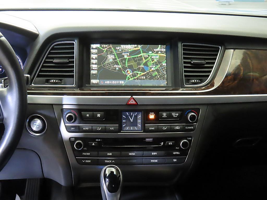 HYUNDAI Genesis - Vista 11