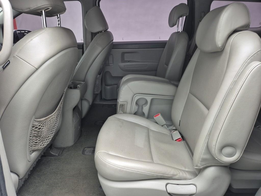 KIA Carnival - Vista 12