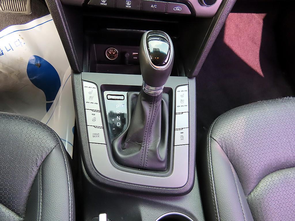 HYUNDAI Avante - Vista 10