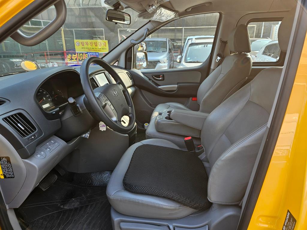 HYUNDAI Starex - Vista 5