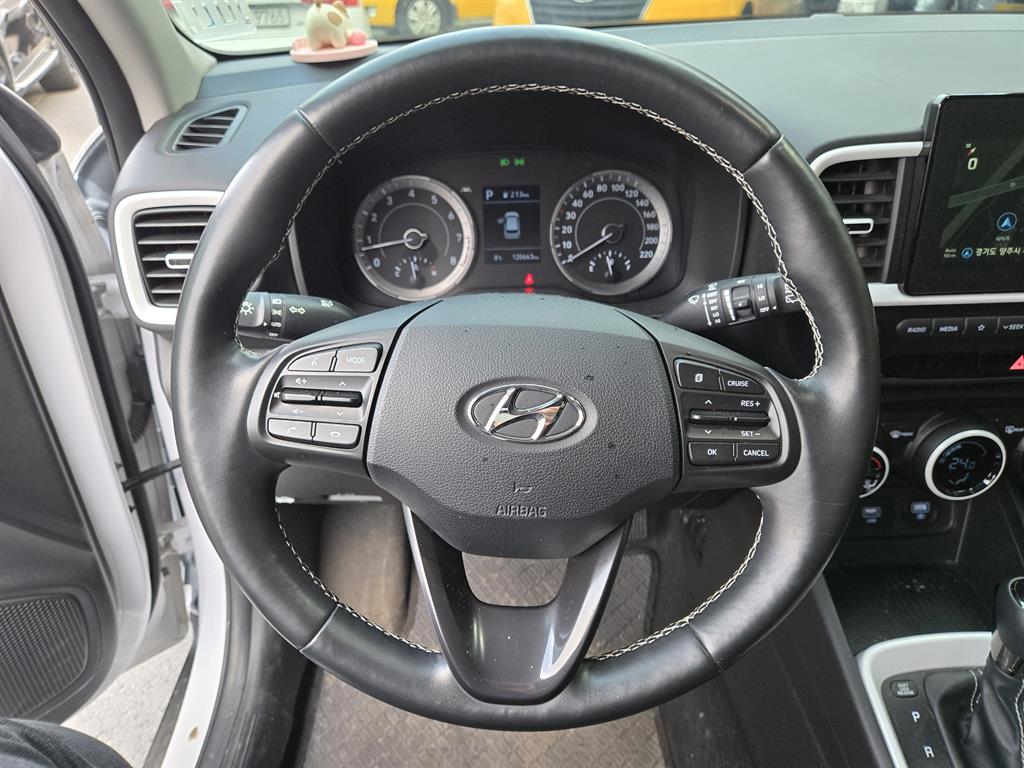 HYUNDAI Venue - Vista 10
