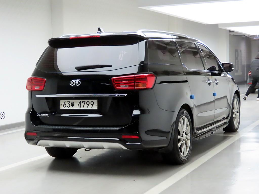 KIA Carnival - Vista 4