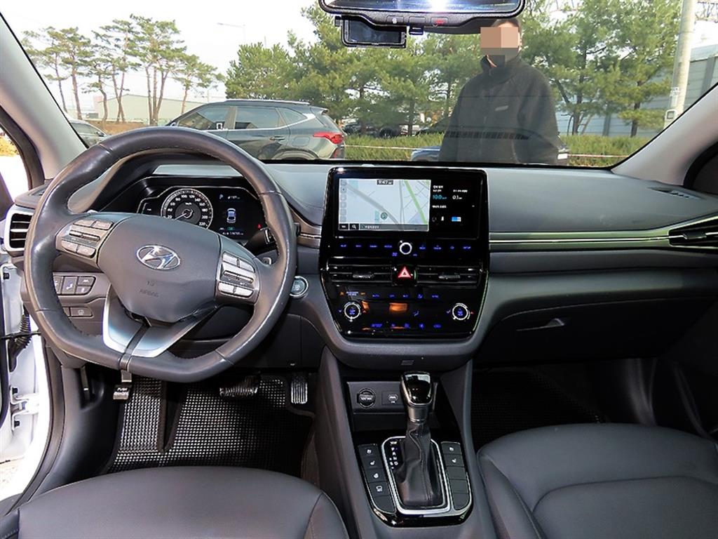 HYUNDAI Ioniq - Vista 7