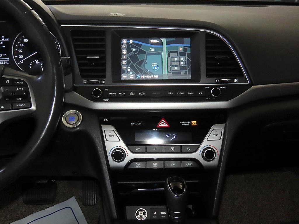 HYUNDAI Avante - Vista 11