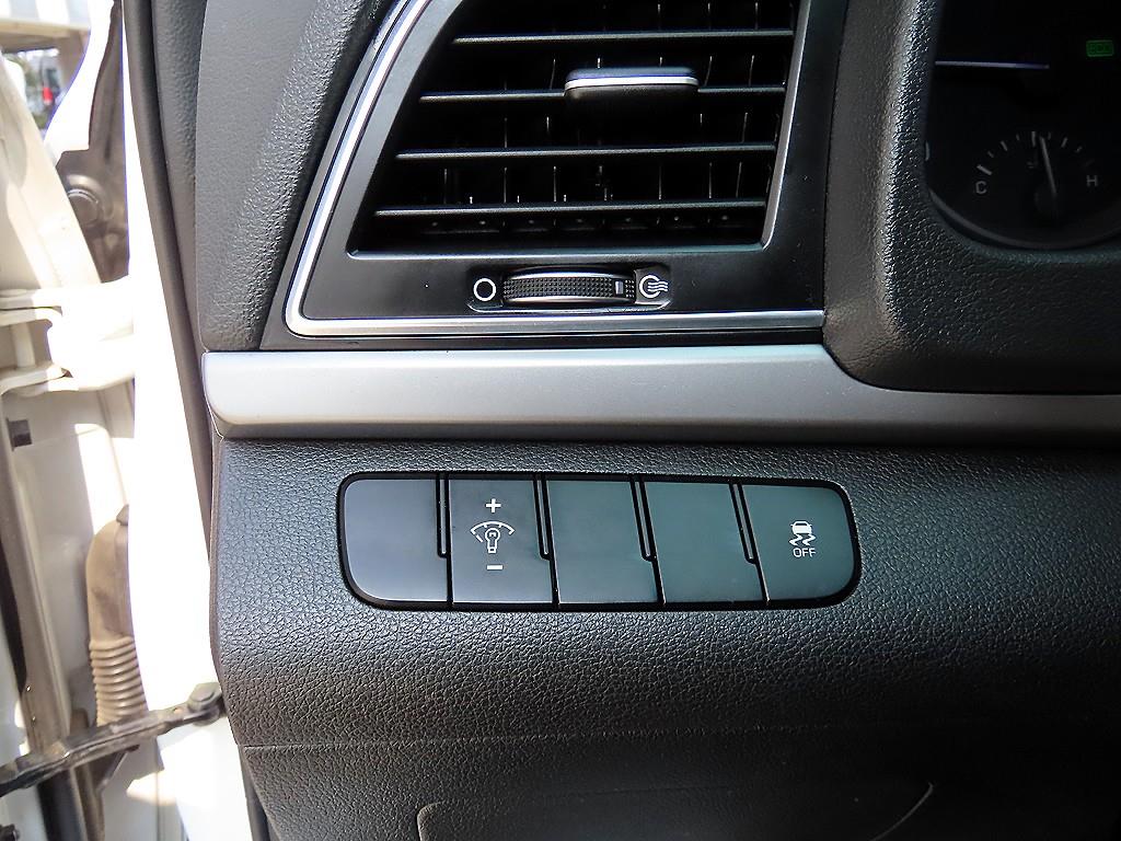 HYUNDAI Avante - Vista 12