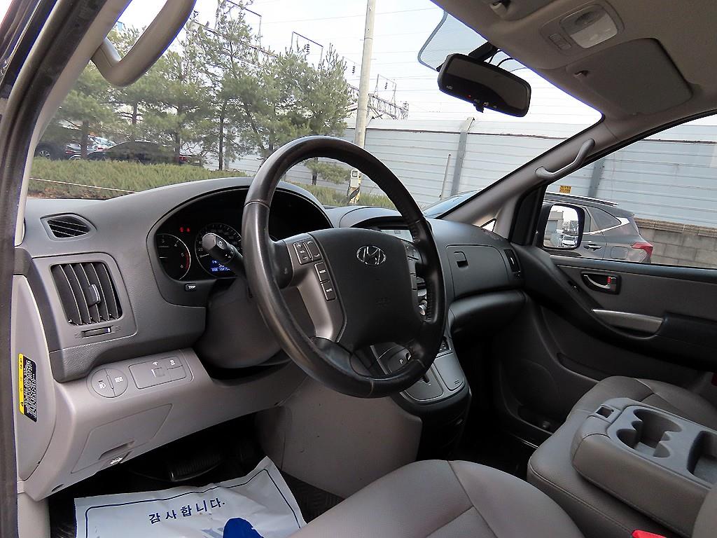 HYUNDAI Starex - Vista 7