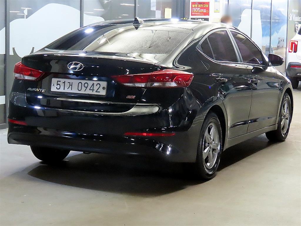 HYUNDAI Avante - Vista 4