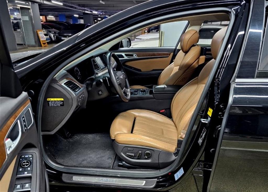 HYUNDAI Genesis - Vista 4