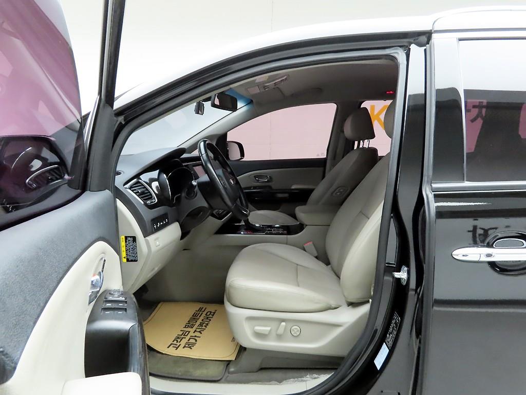 KIA Carnival - Vista 11