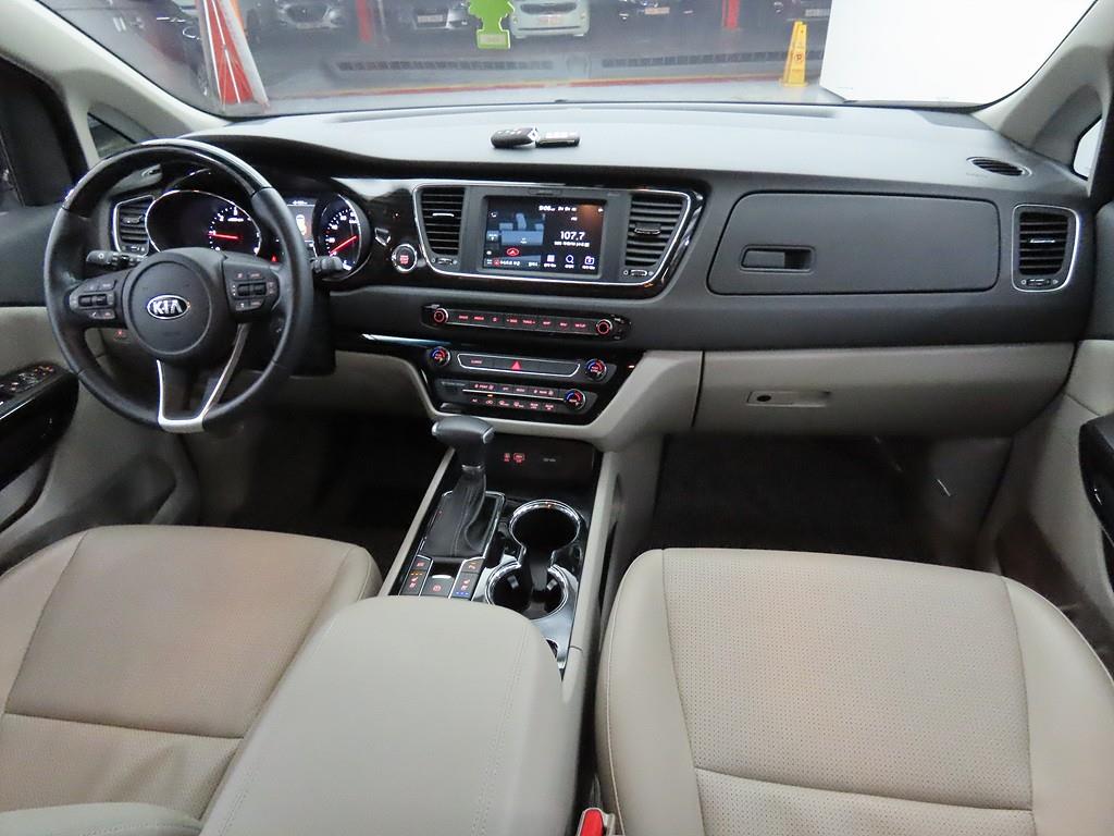 KIA Carnival - Vista 5