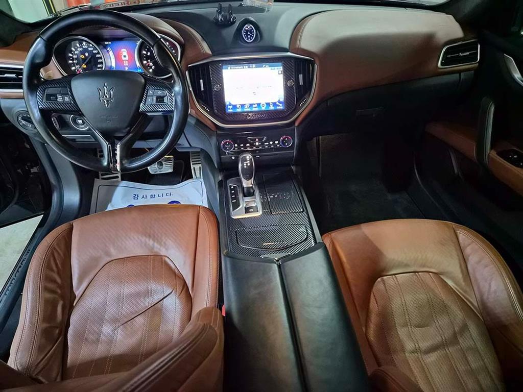Maserati Ghibli - Vista 10