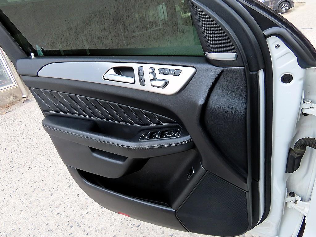 Mercedes Benz GLE Class - Vista 11