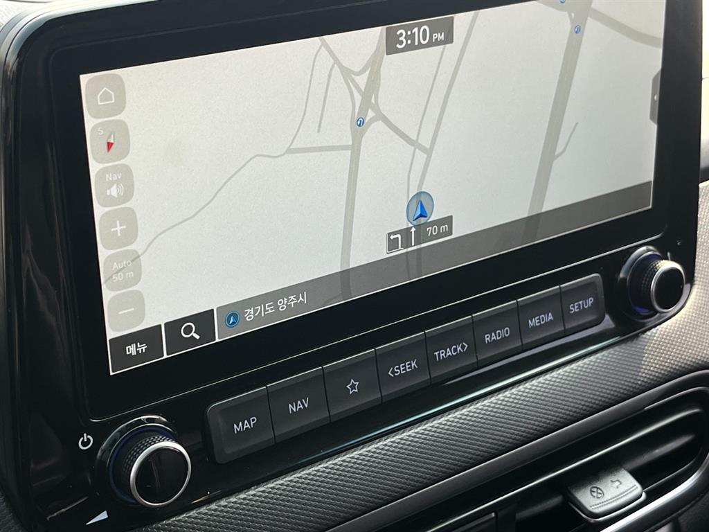 HYUNDAI Kona - Vista 9