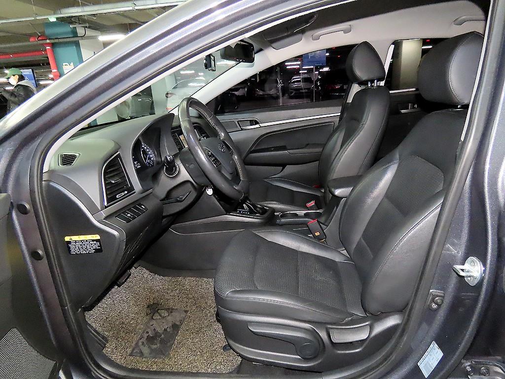 HYUNDAI Avante - Vista 6