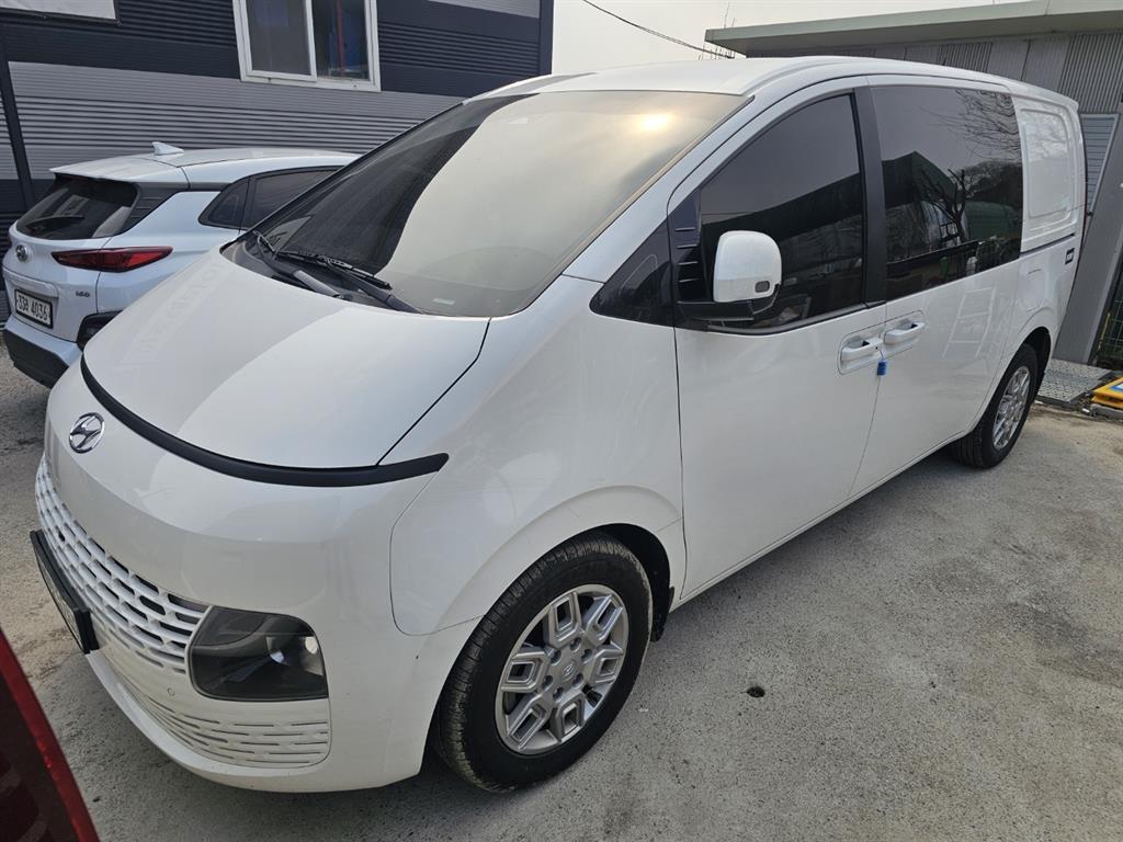 HYUNDAI Staria - Vista 3