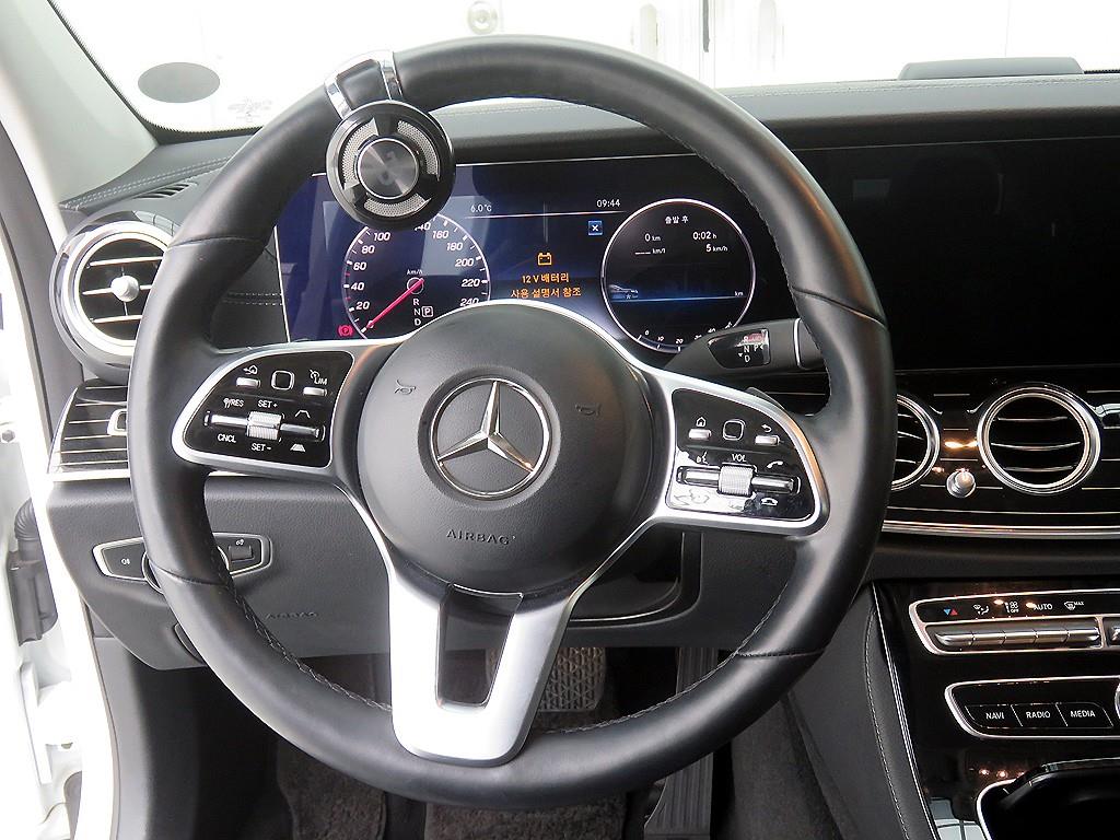 Mercedes Benz E class - Vista 12