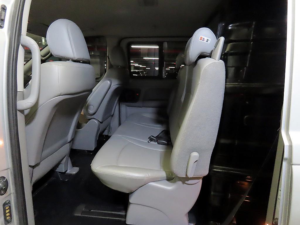 HYUNDAI Starex - Vista 7