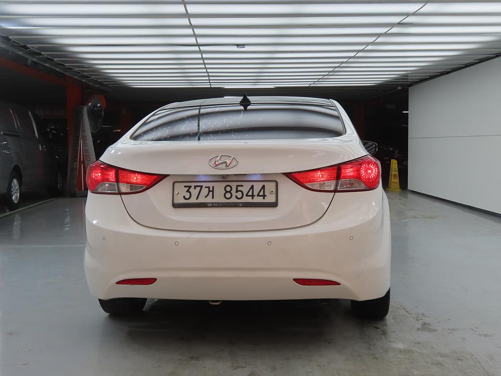 HYUNDAI Avante - Vista 3