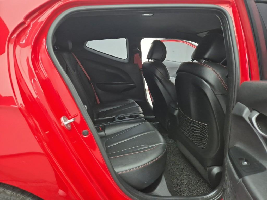 HYUNDAI Veloster - Vista 12