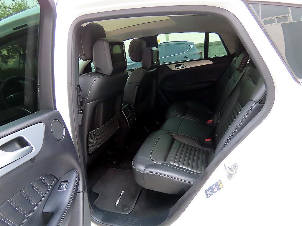 Mercedes Benz GLE Class - Vista 6