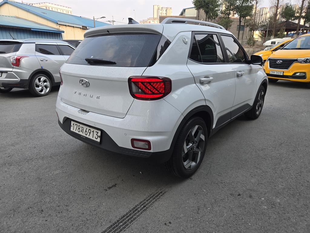 HYUNDAI Venue - Vista 2