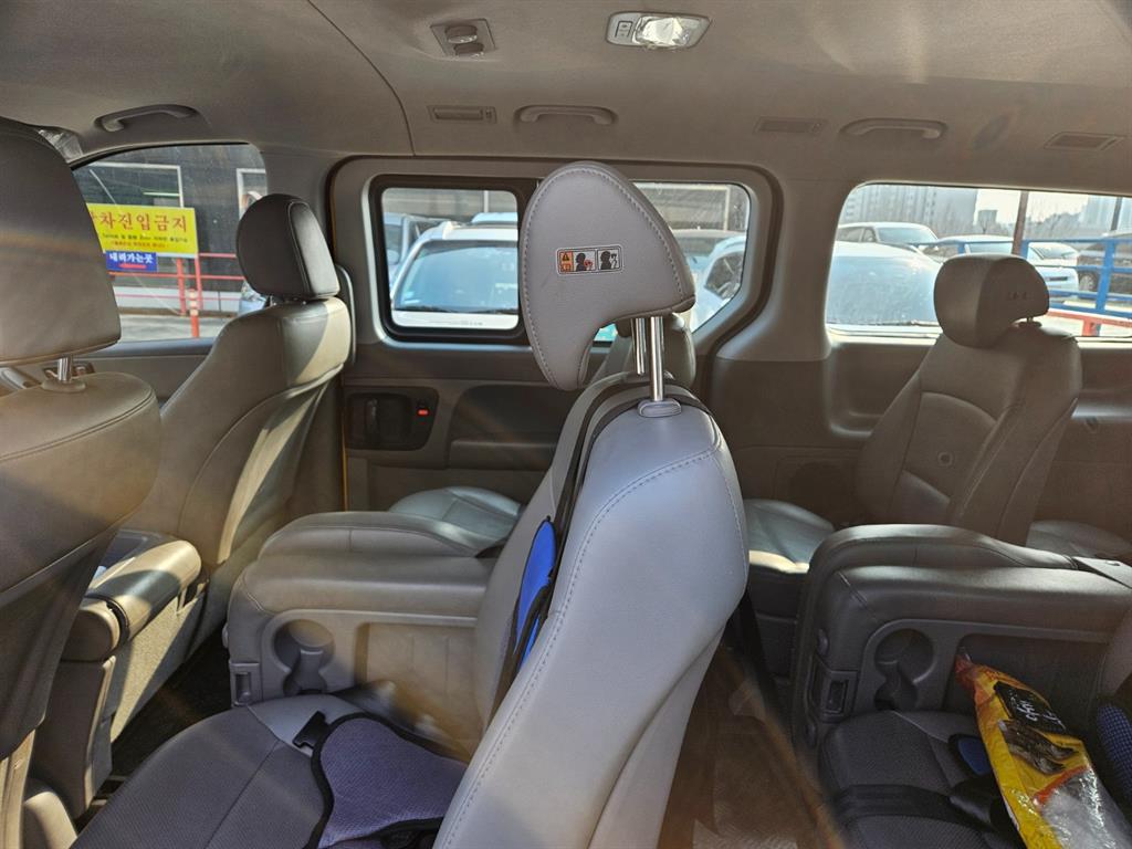 HYUNDAI Starex - Vista 6