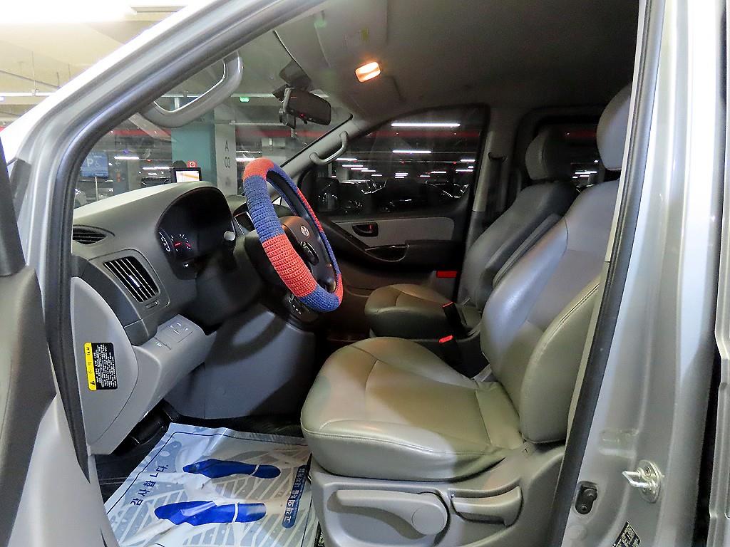 HYUNDAI Starex - Vista 6