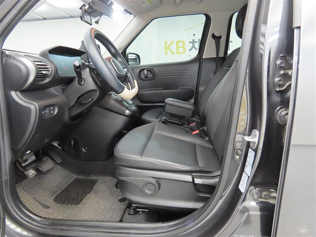 HYUNDAI Casper - Vista 5