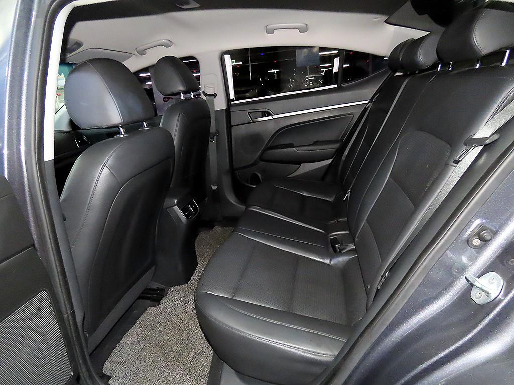 HYUNDAI Avante - Vista 7