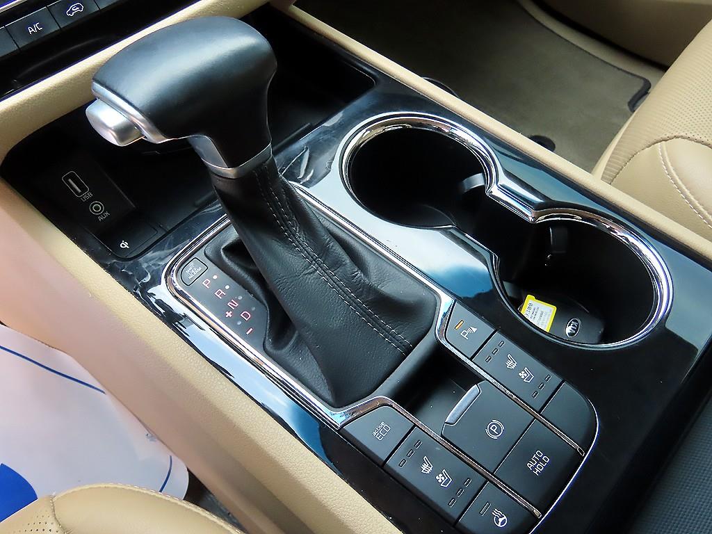 KIA Carnival - Vista 11