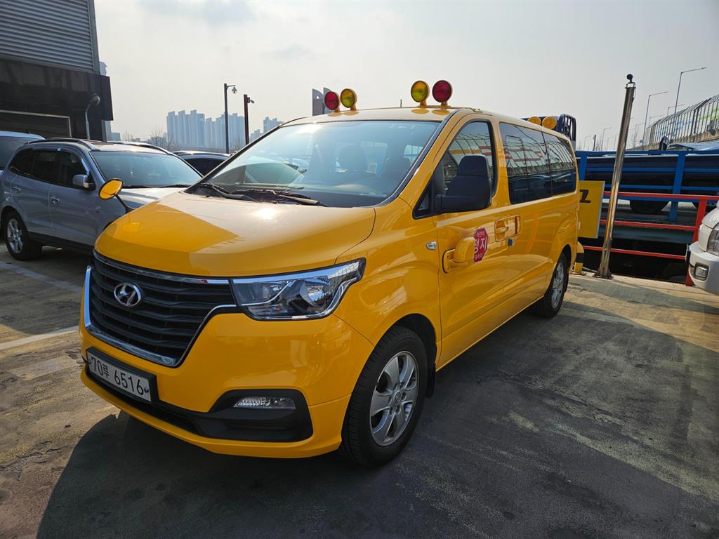 HYUNDAI Starex 2021 Amarillo - Importación desde Corea - HF Imports Iquique - Foto 1