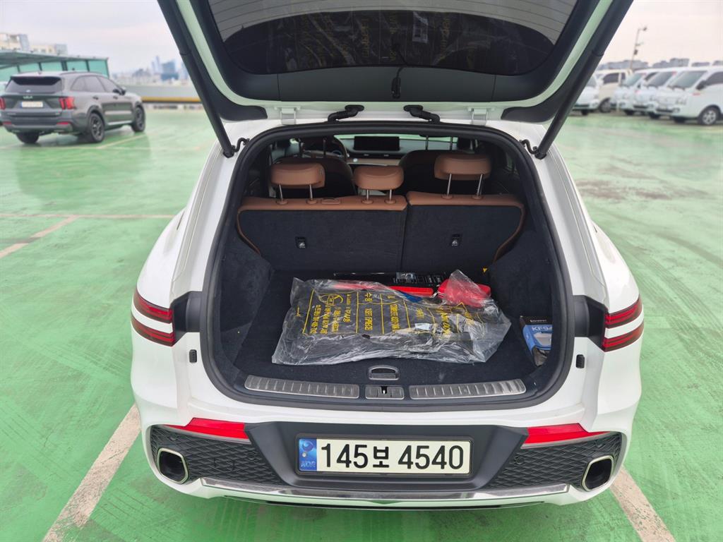 Genesis GV70 - Vista 5