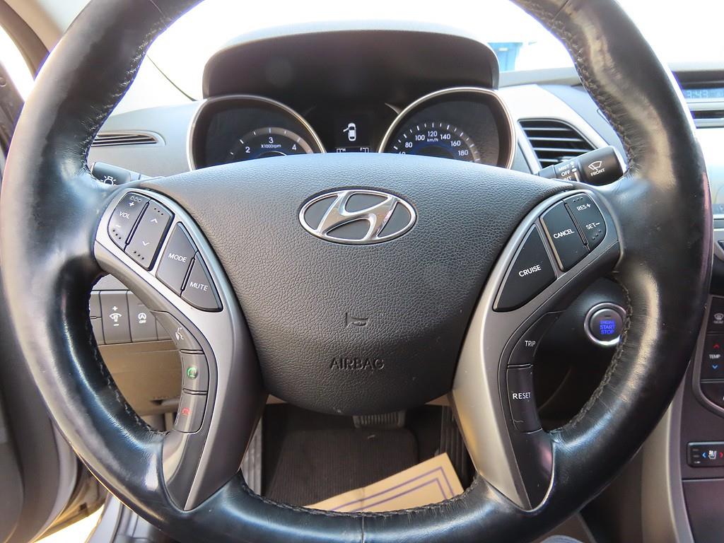 HYUNDAI Avante - Vista 9