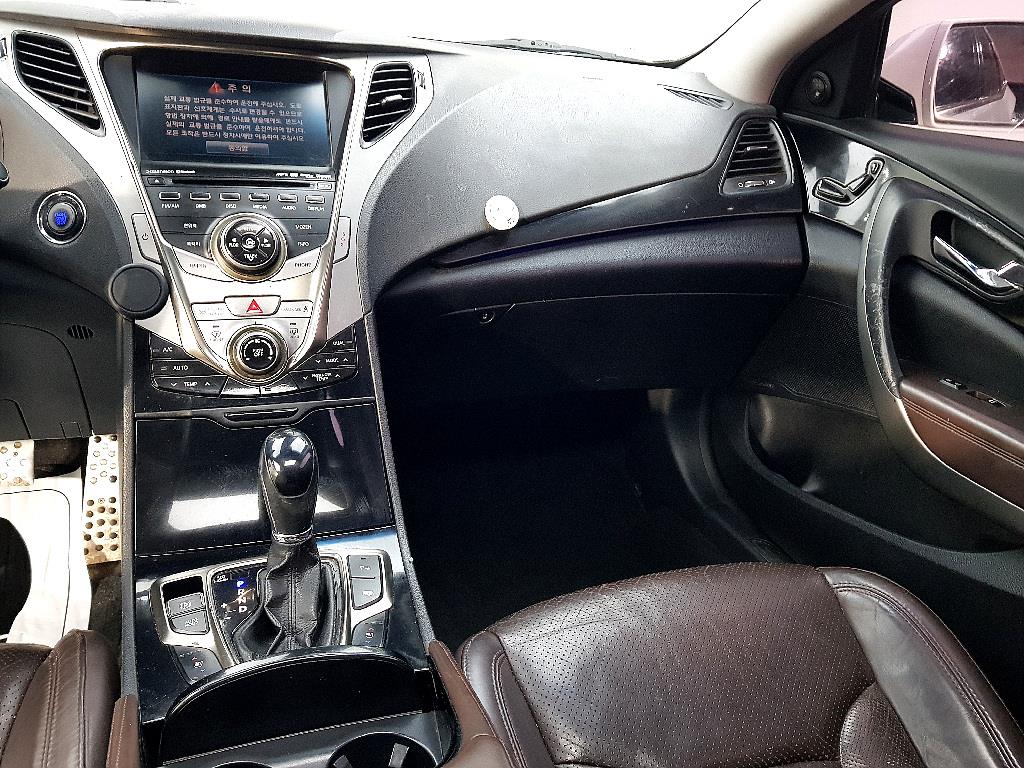 HYUNDAI Grandeur - Vista 10