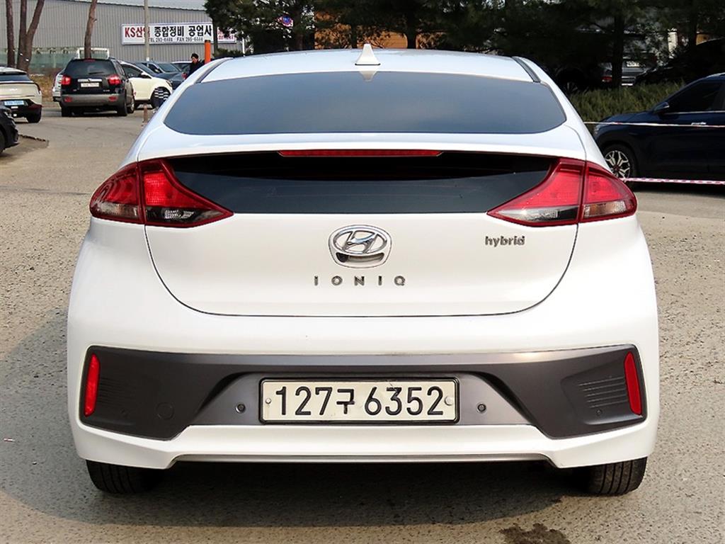 HYUNDAI Ioniq - Vista 4