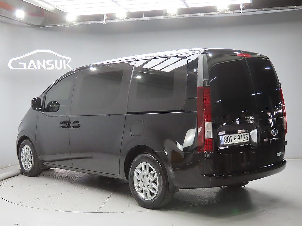 HYUNDAI Staria - Vista 5