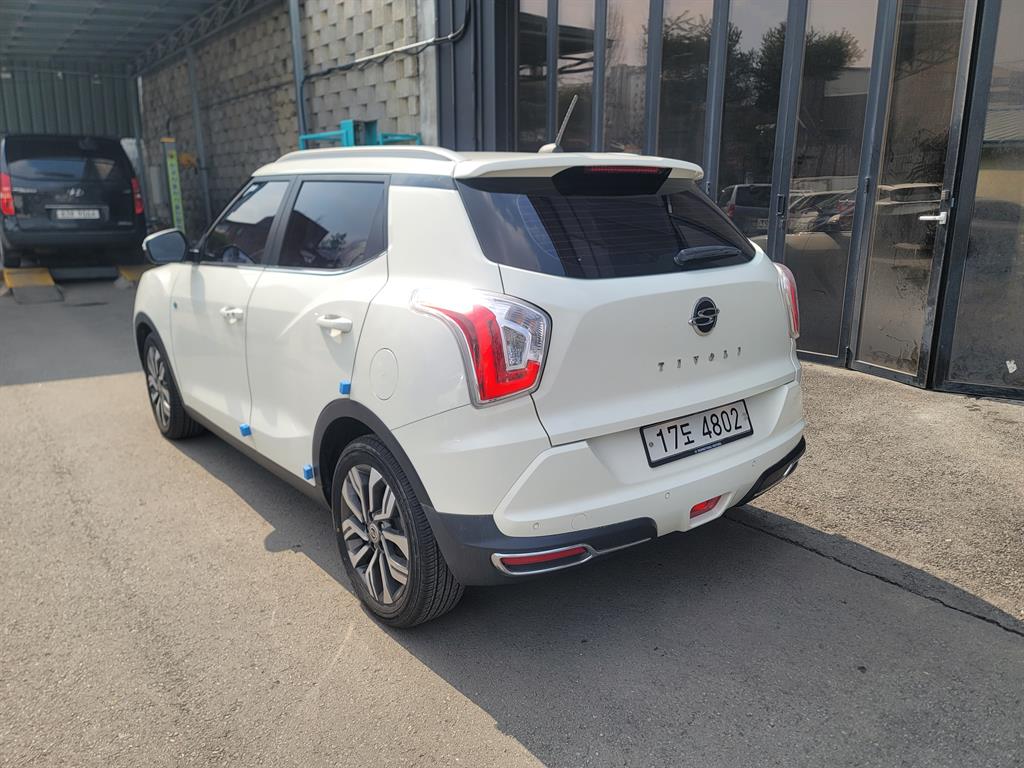 Ssangyong Tivoli - Vista 4