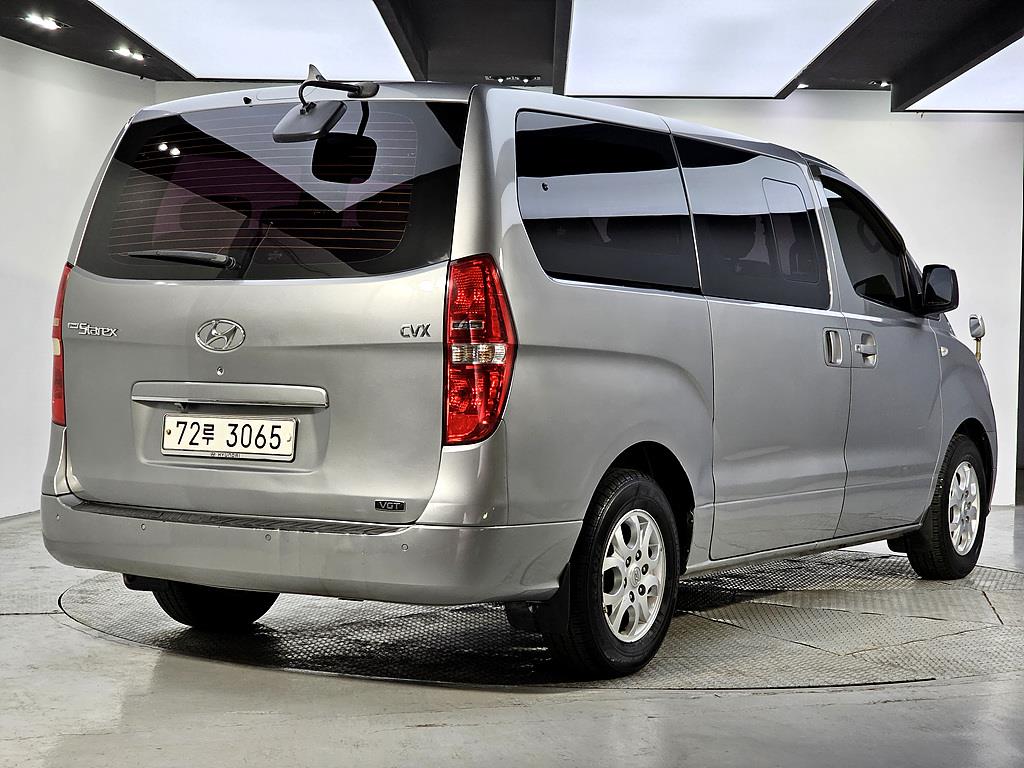HYUNDAI Starex - Vista 4